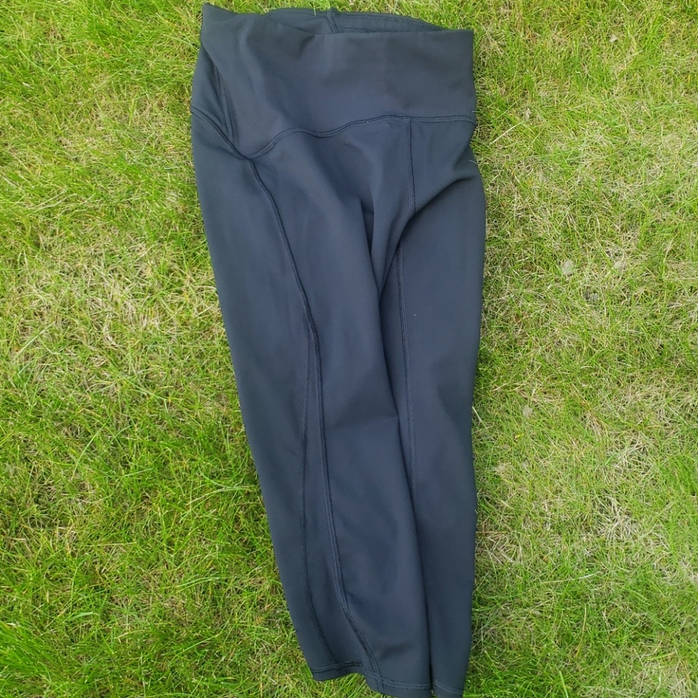 Lululemon train times crops size 4 NWOT - Picture 7 of 13
